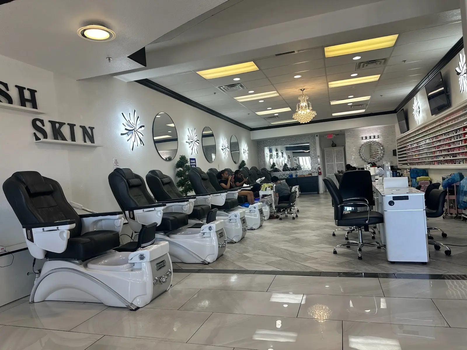 247 NewMe Nails and Lashes
