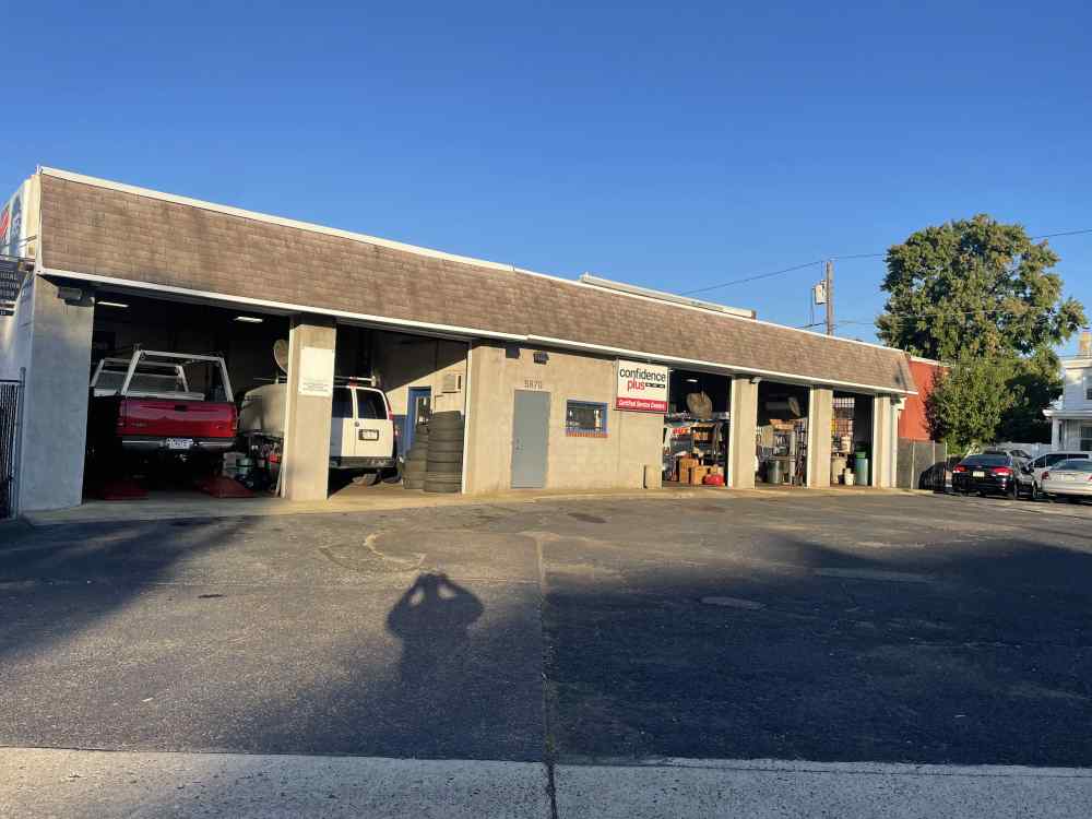 Arnie's Service Center