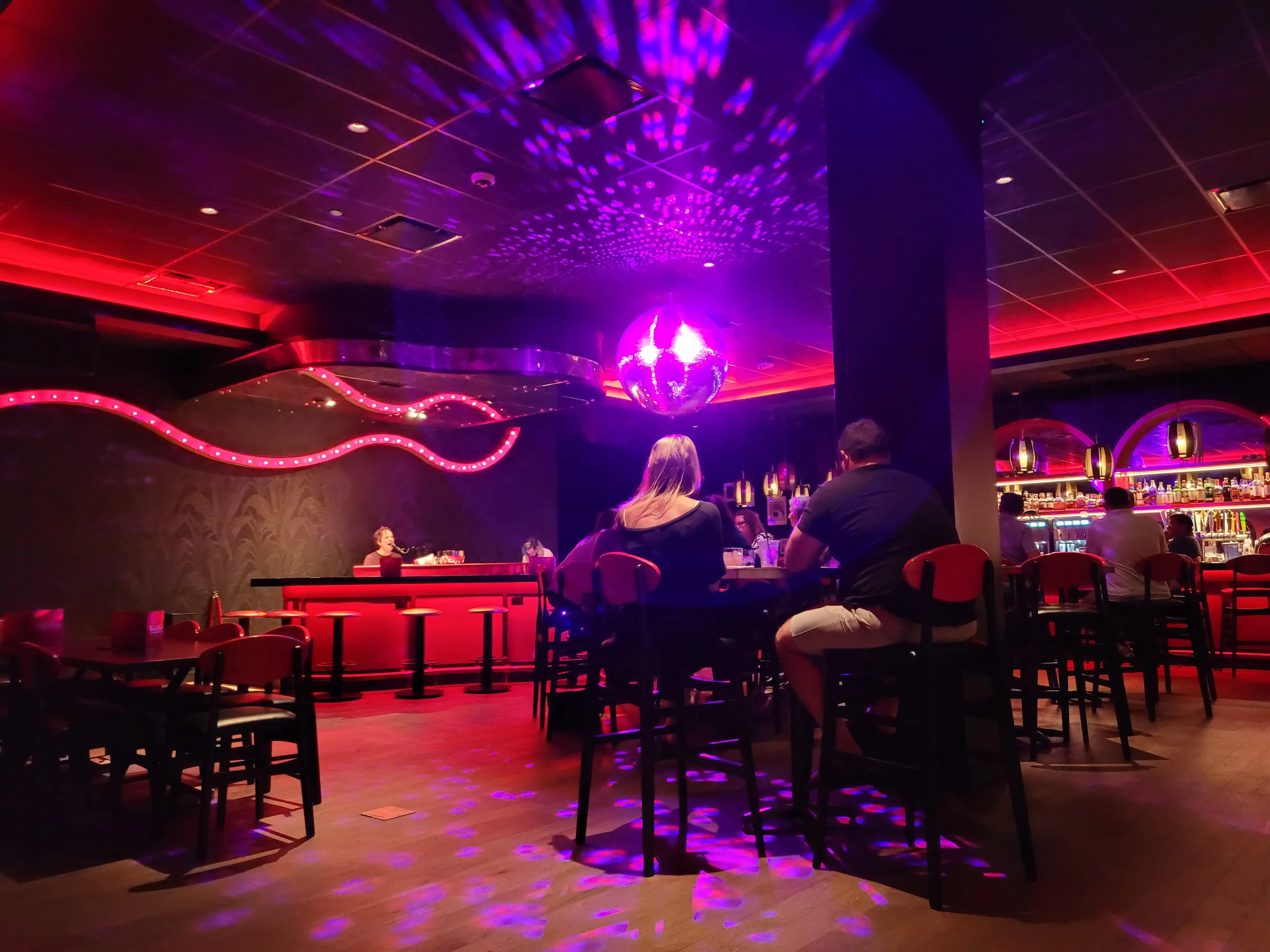 Redd's Piano Bar and Lounge