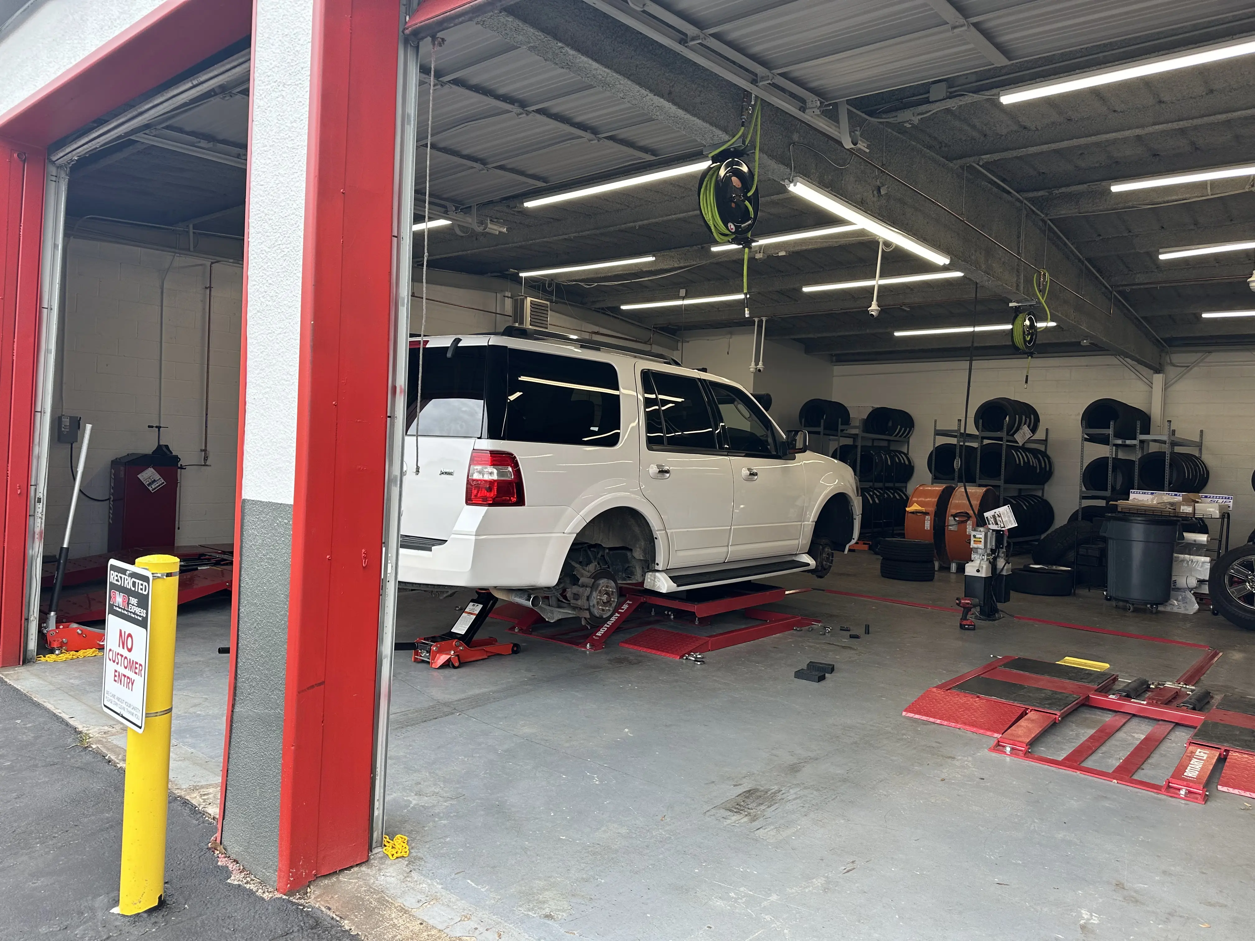 RNR Tire Express (Arlington, TX)