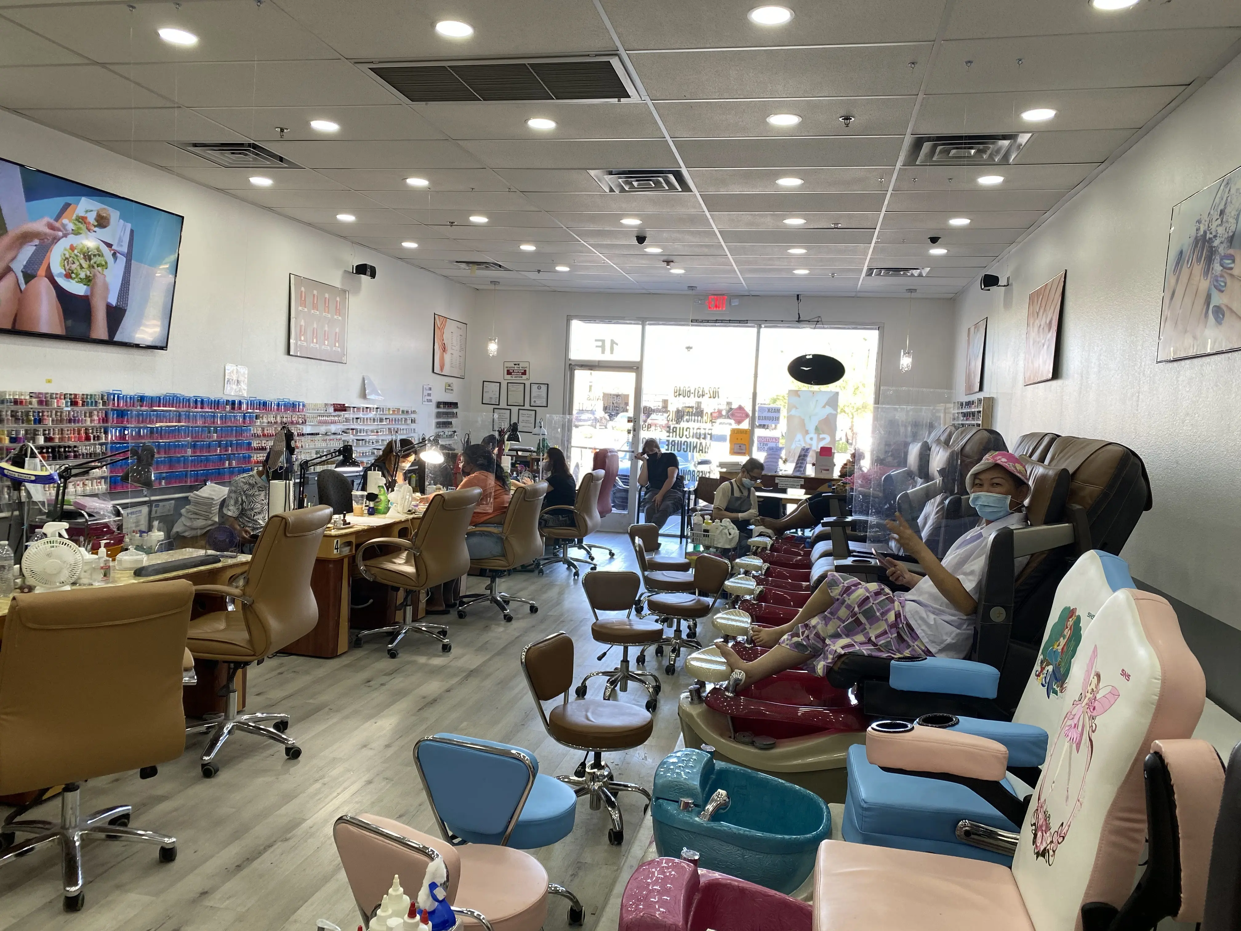 Bee Nails (10% off Happy Hours)