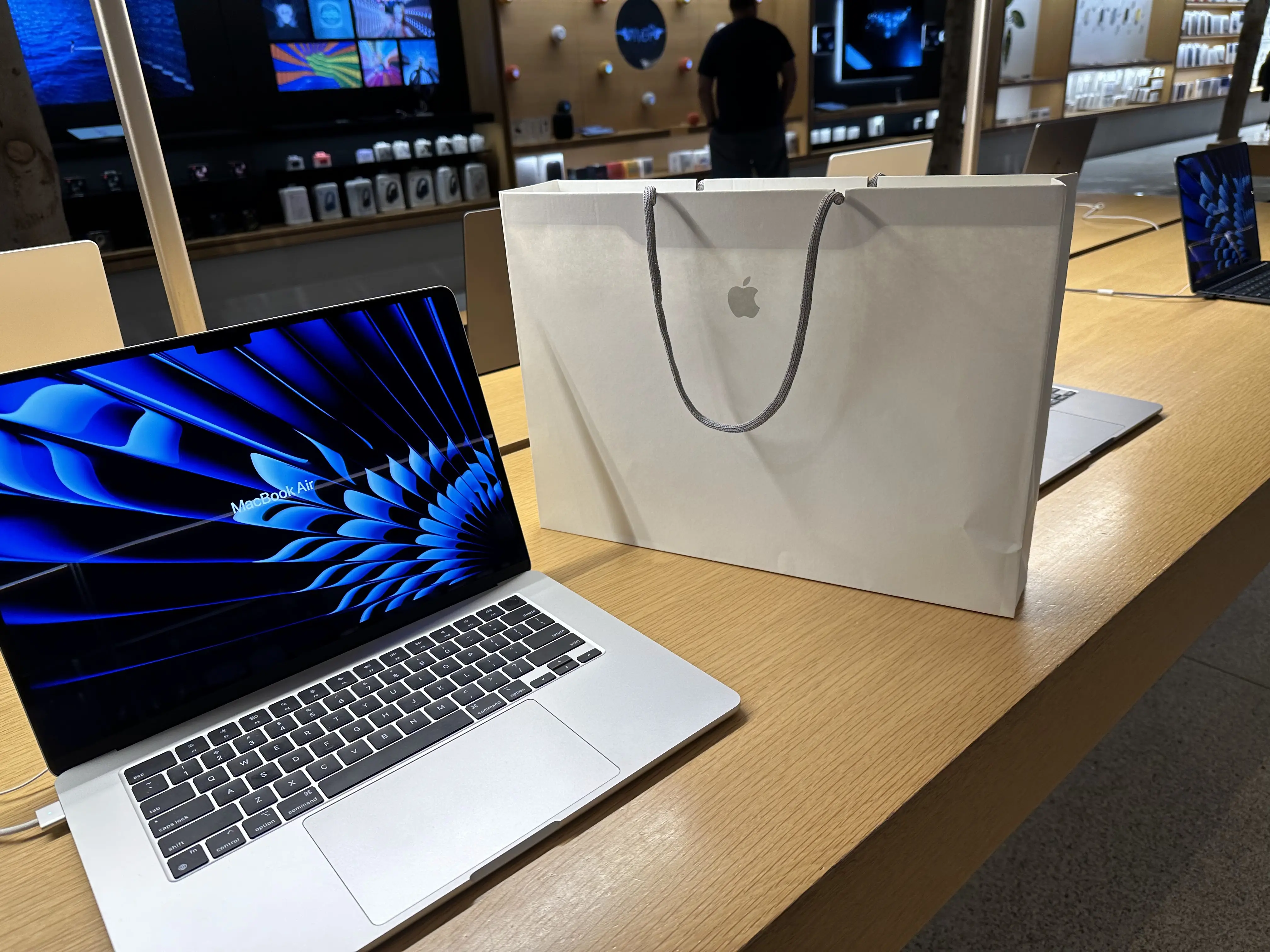 Apple The Grove