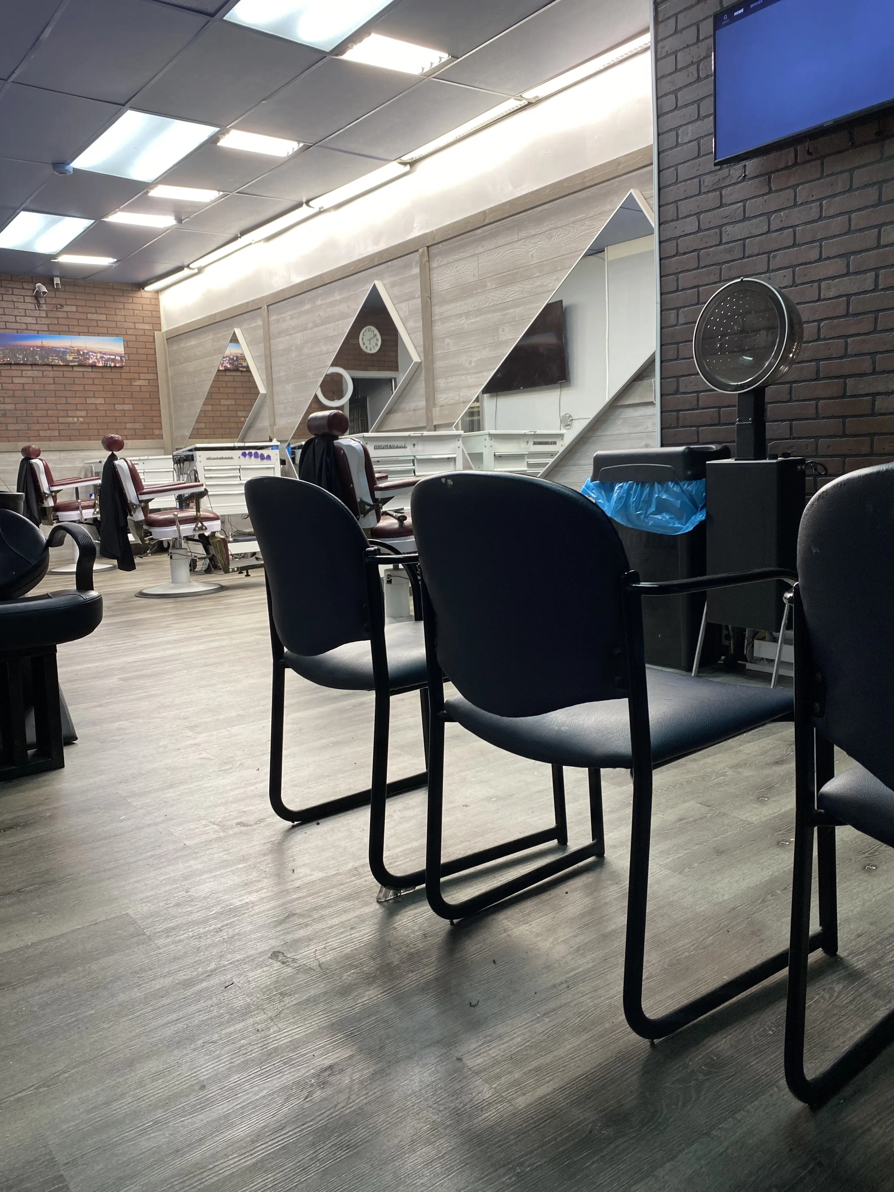 DETAILS Barber Studio