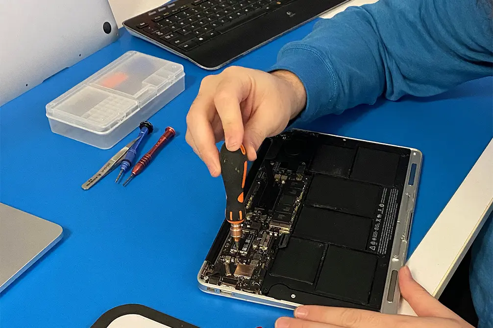 Los Angeles iPhone Screen Repair | Macbook Repair | Data Recovery
