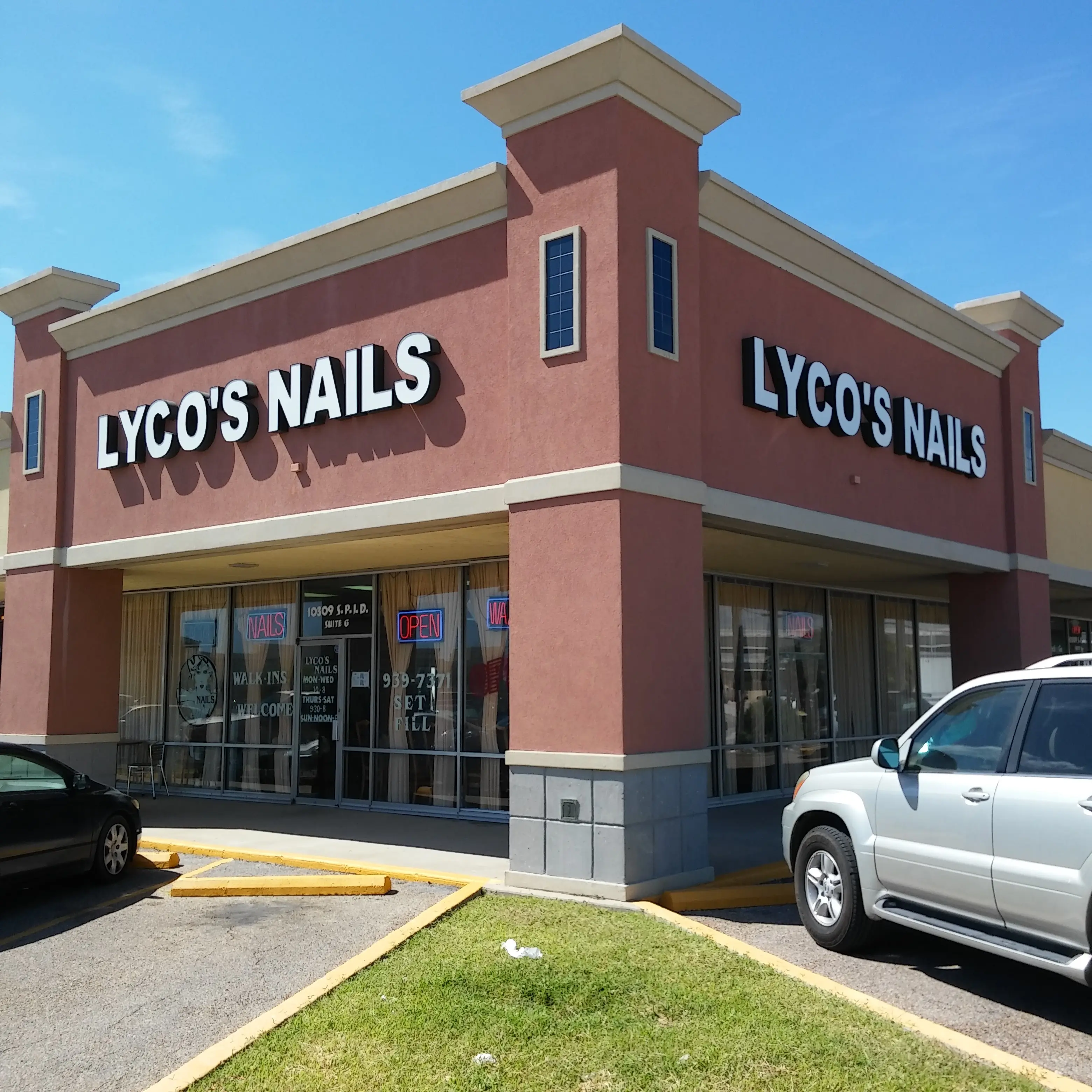 Lyco's Nails