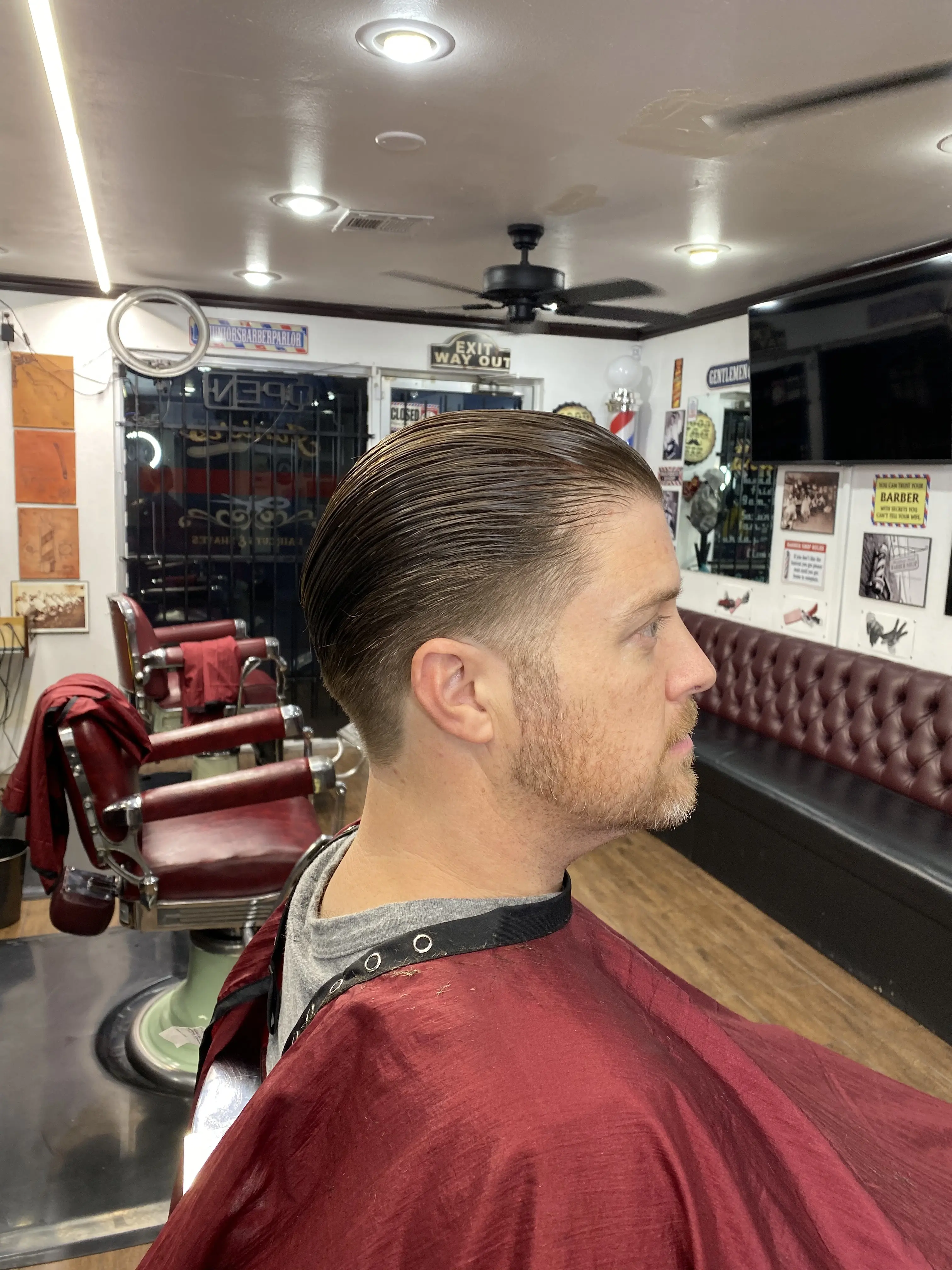 Junior's barber shop