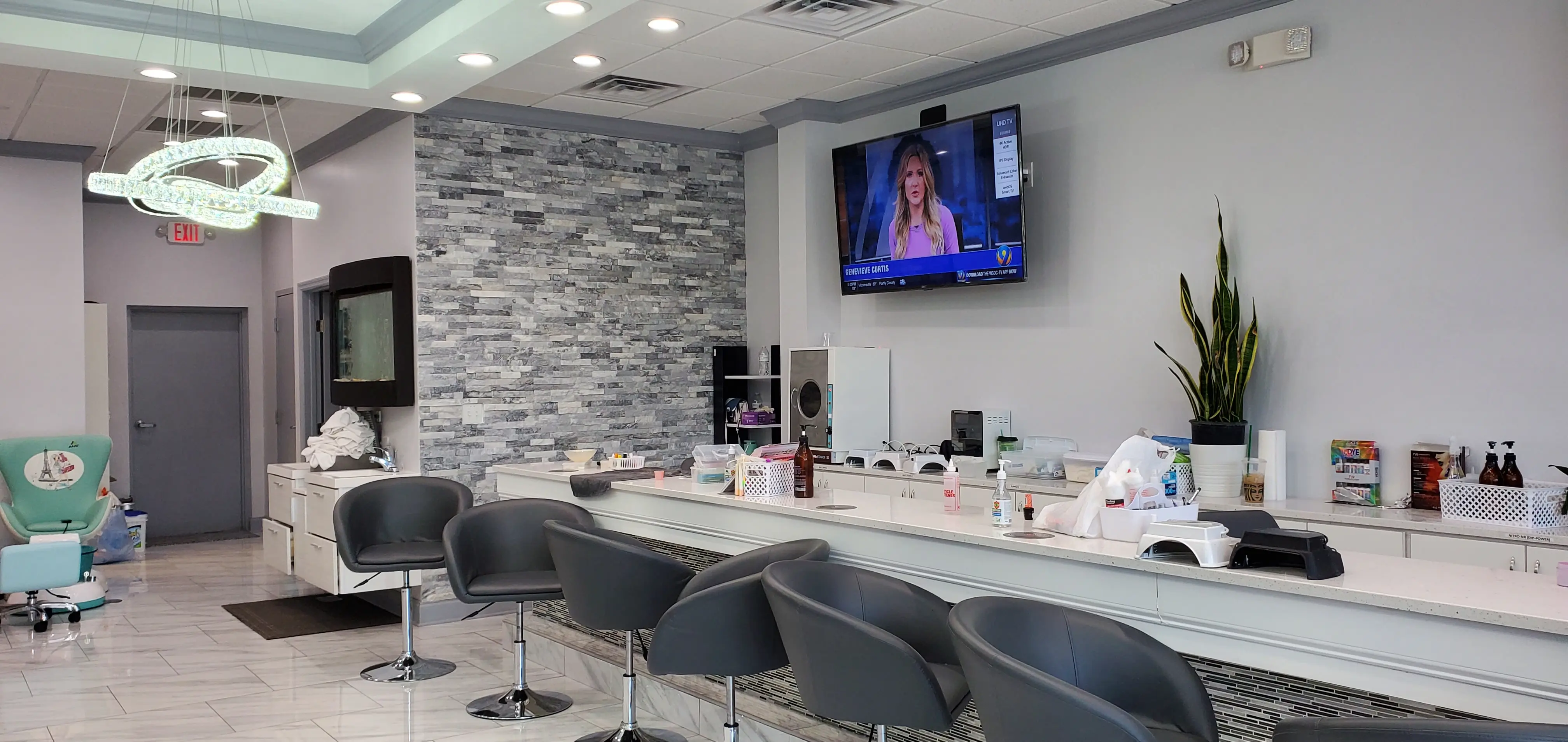 Trendy Nail Bar
