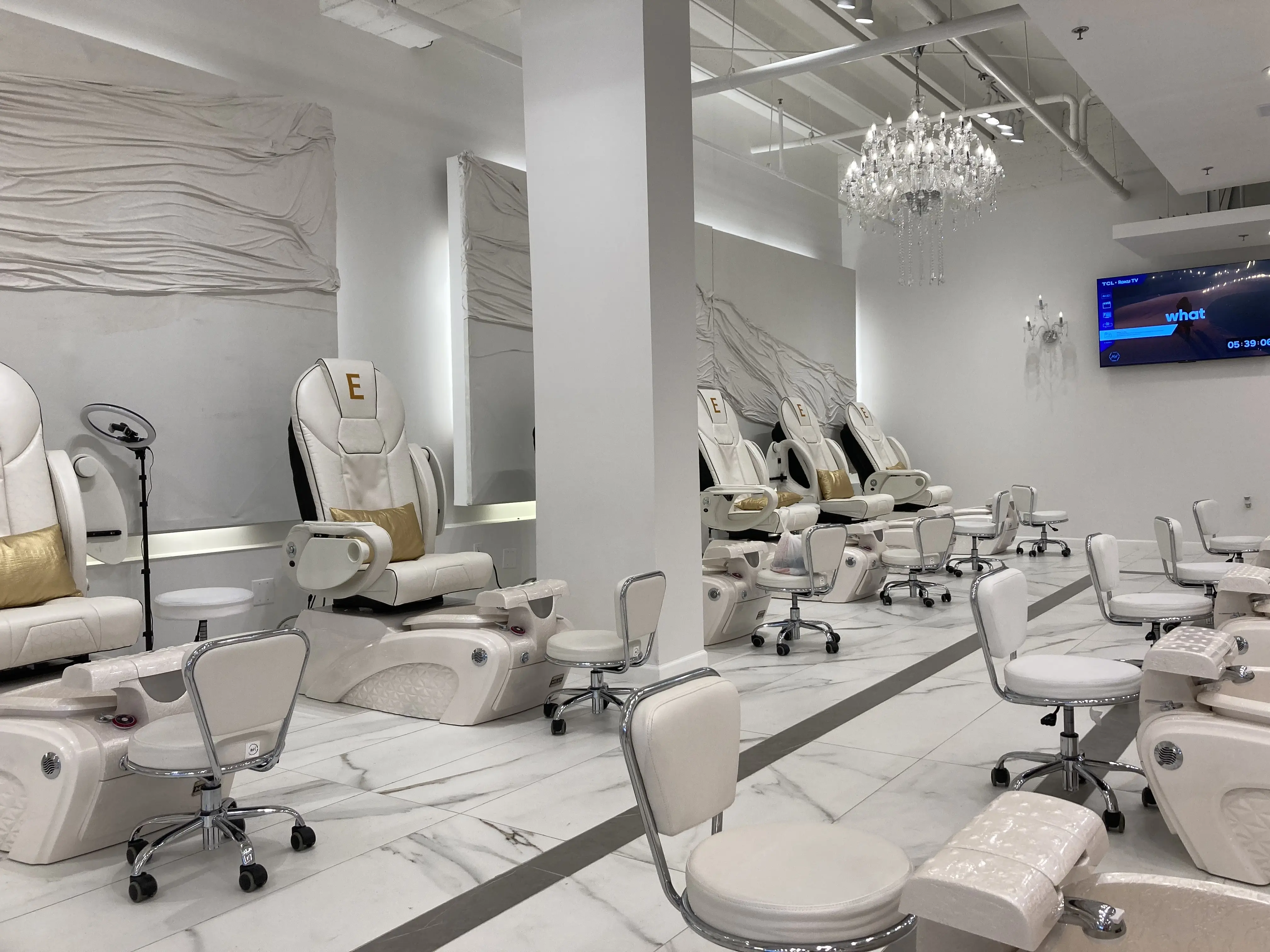 Executive Nails & Spa West University