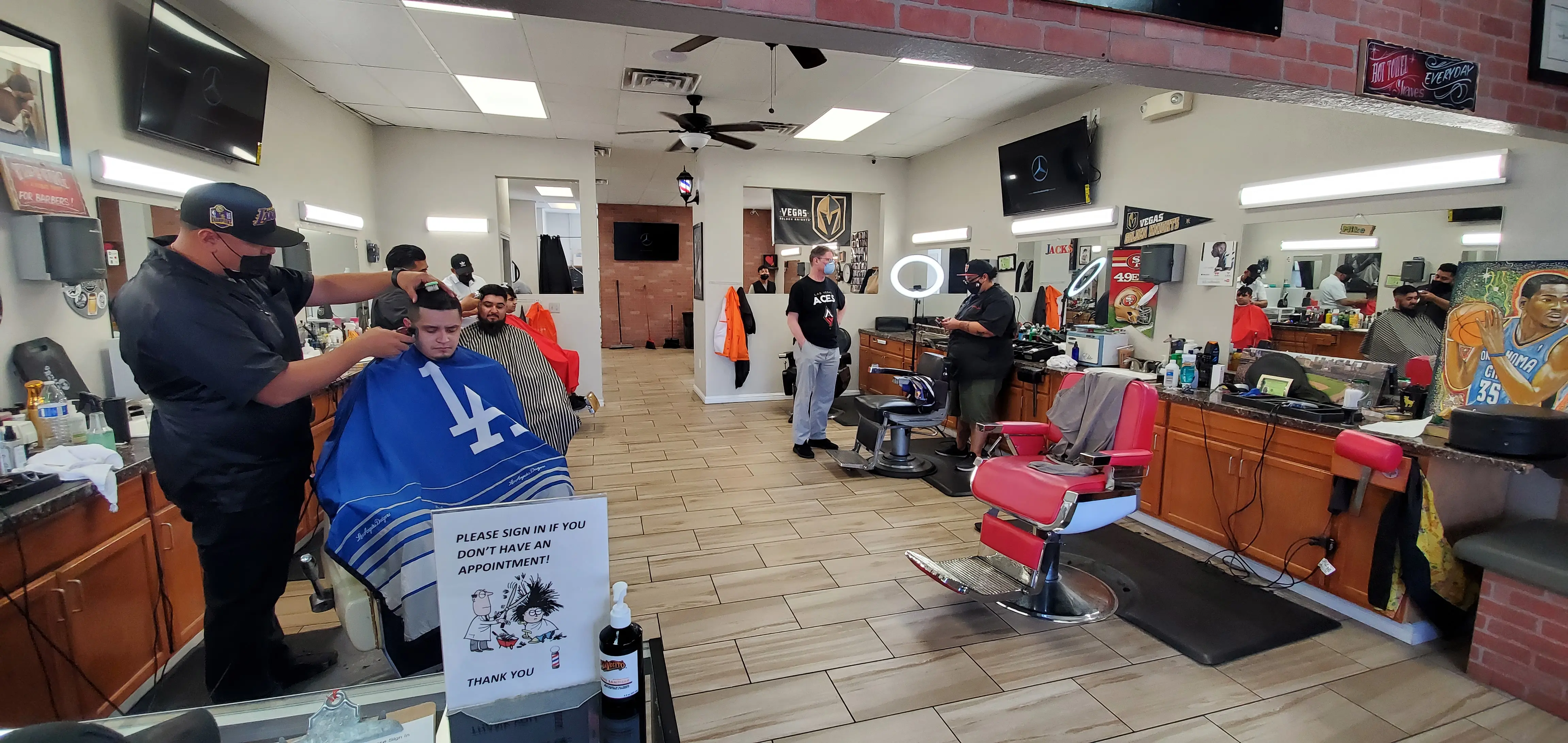 Headlinerz Barber Shop LLC