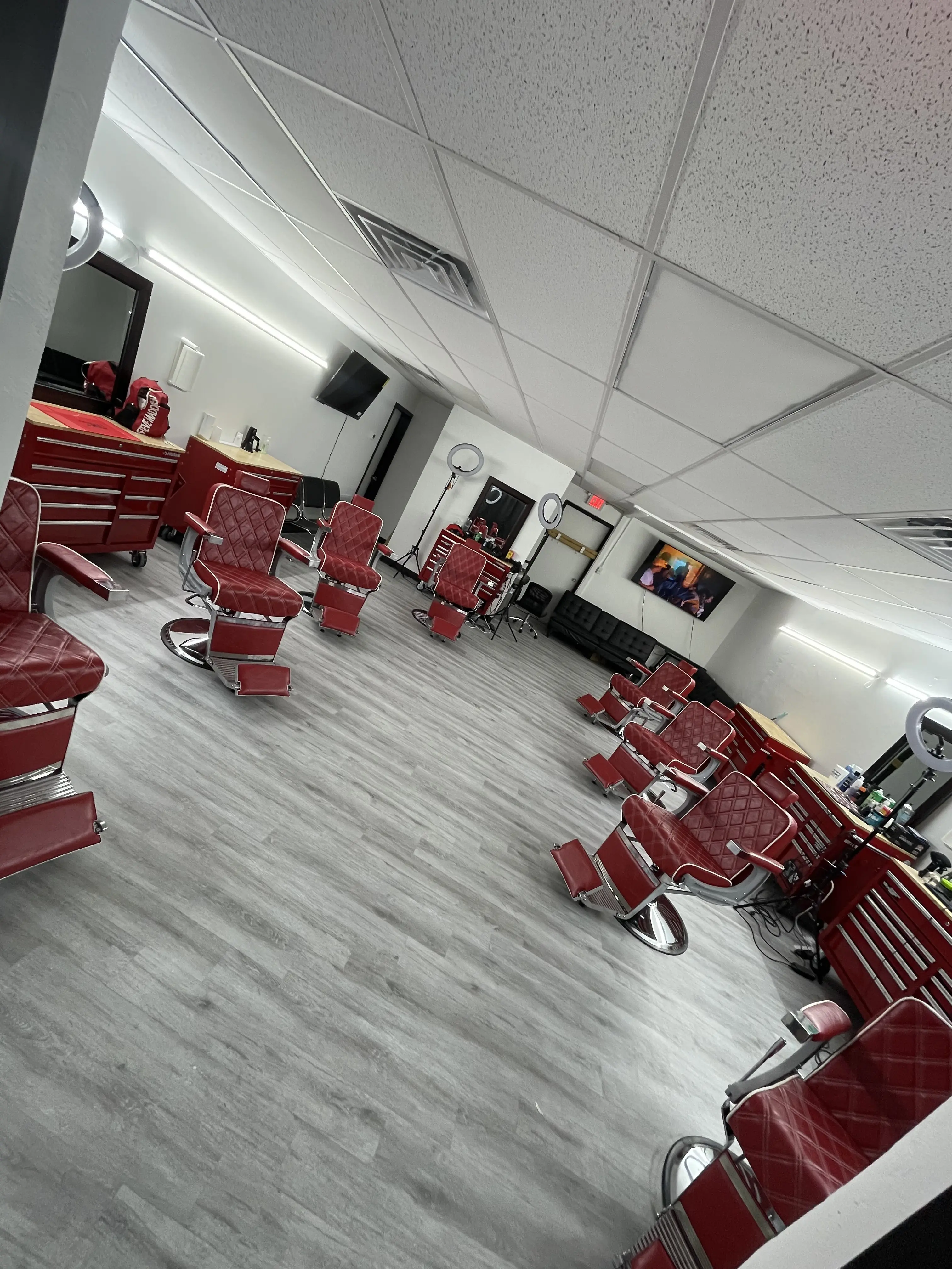 NO LIMIT BARBER STUDIO