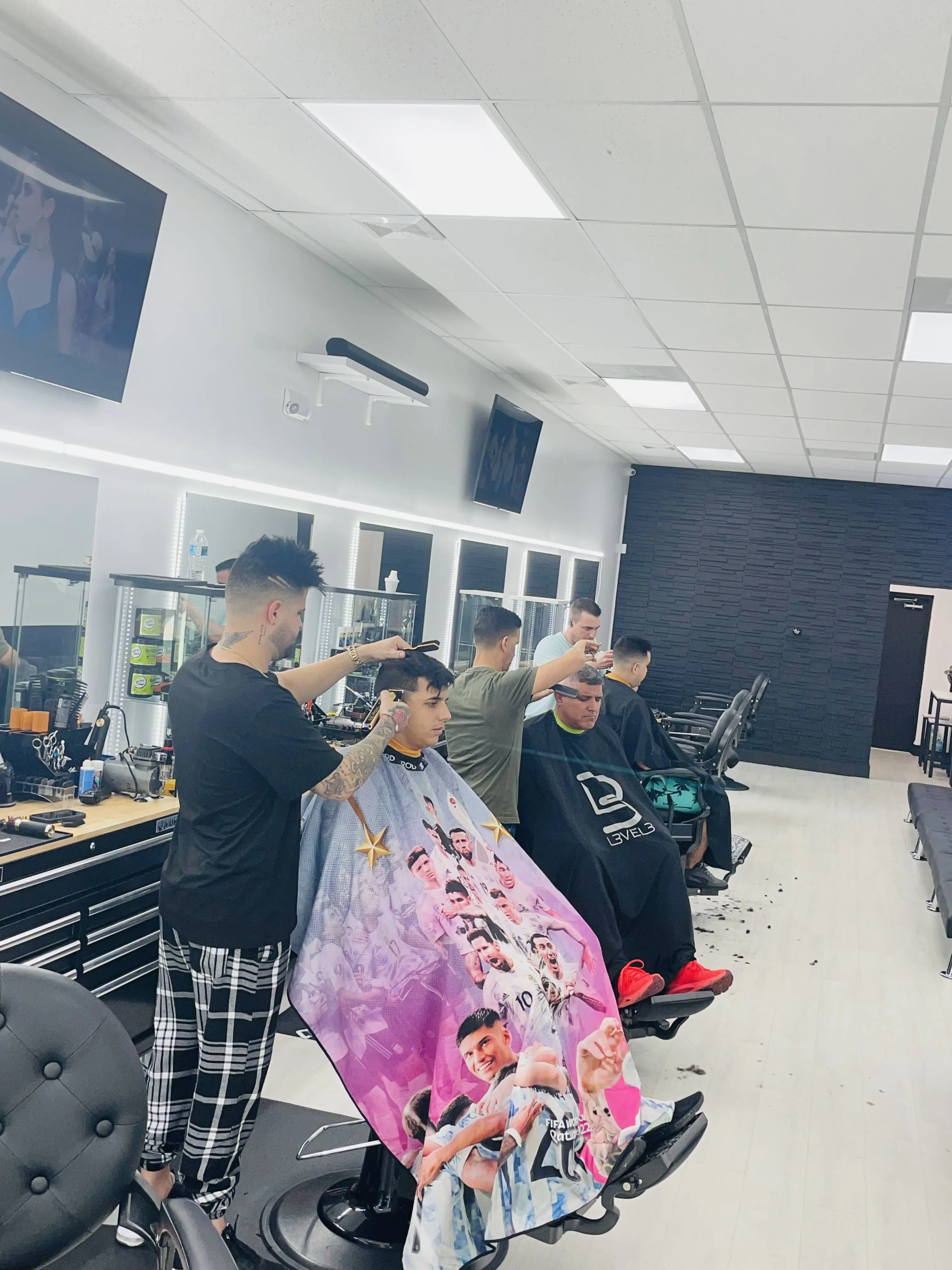 DY MIAMI BARBERSHOP