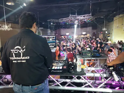 Dj Service: Dj Tony Tornado