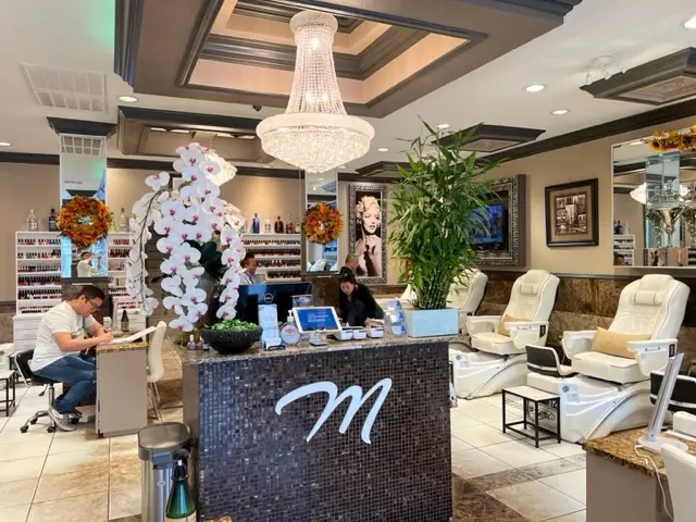 Melrose Nail Bar (Get $10 off on your Birthday and 10% off for new customer)