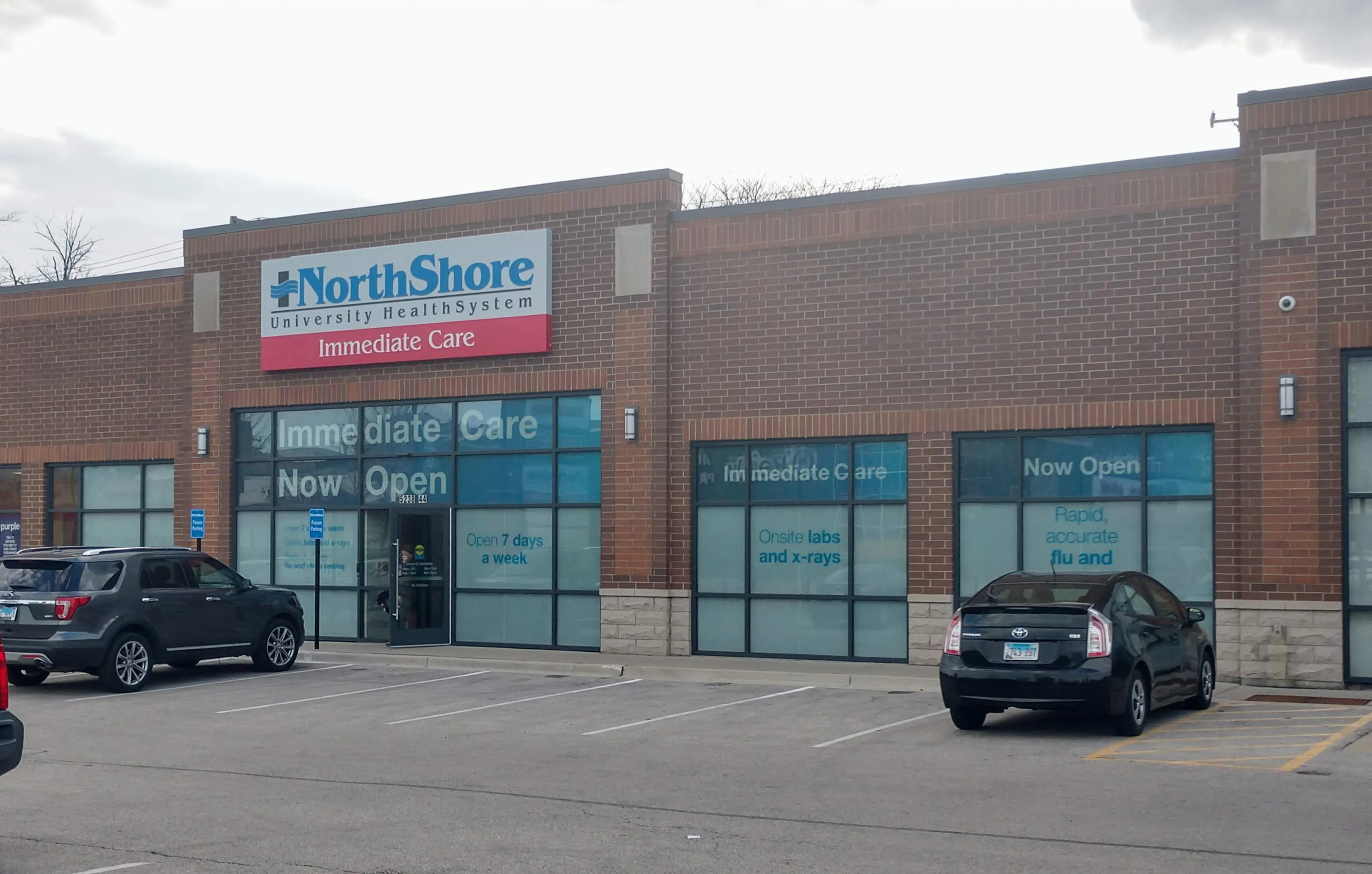 Endeavor Health Immediate Care - Chicago in Broadway Square