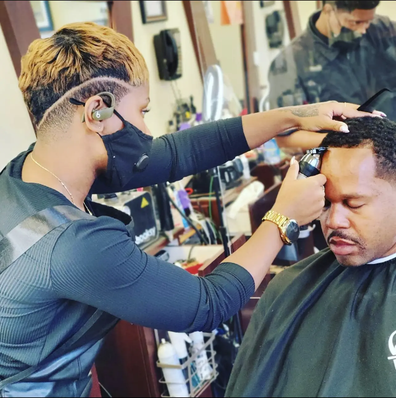 Lady Barber Chicago (l.e.x grooming)