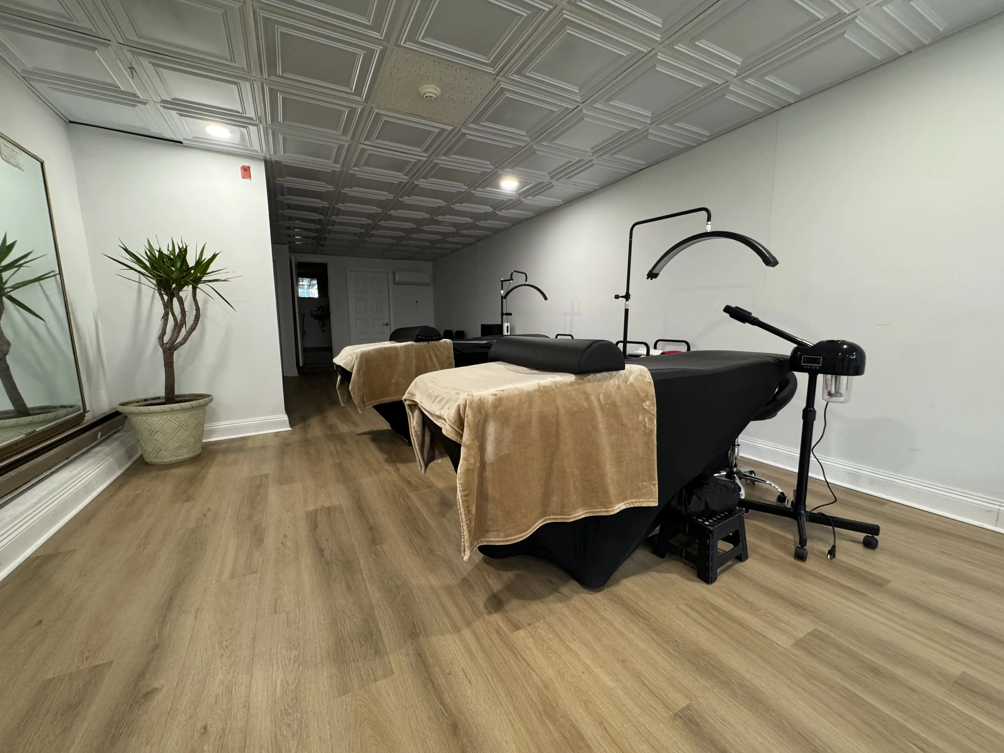 Esthie Besties Beauty Salon