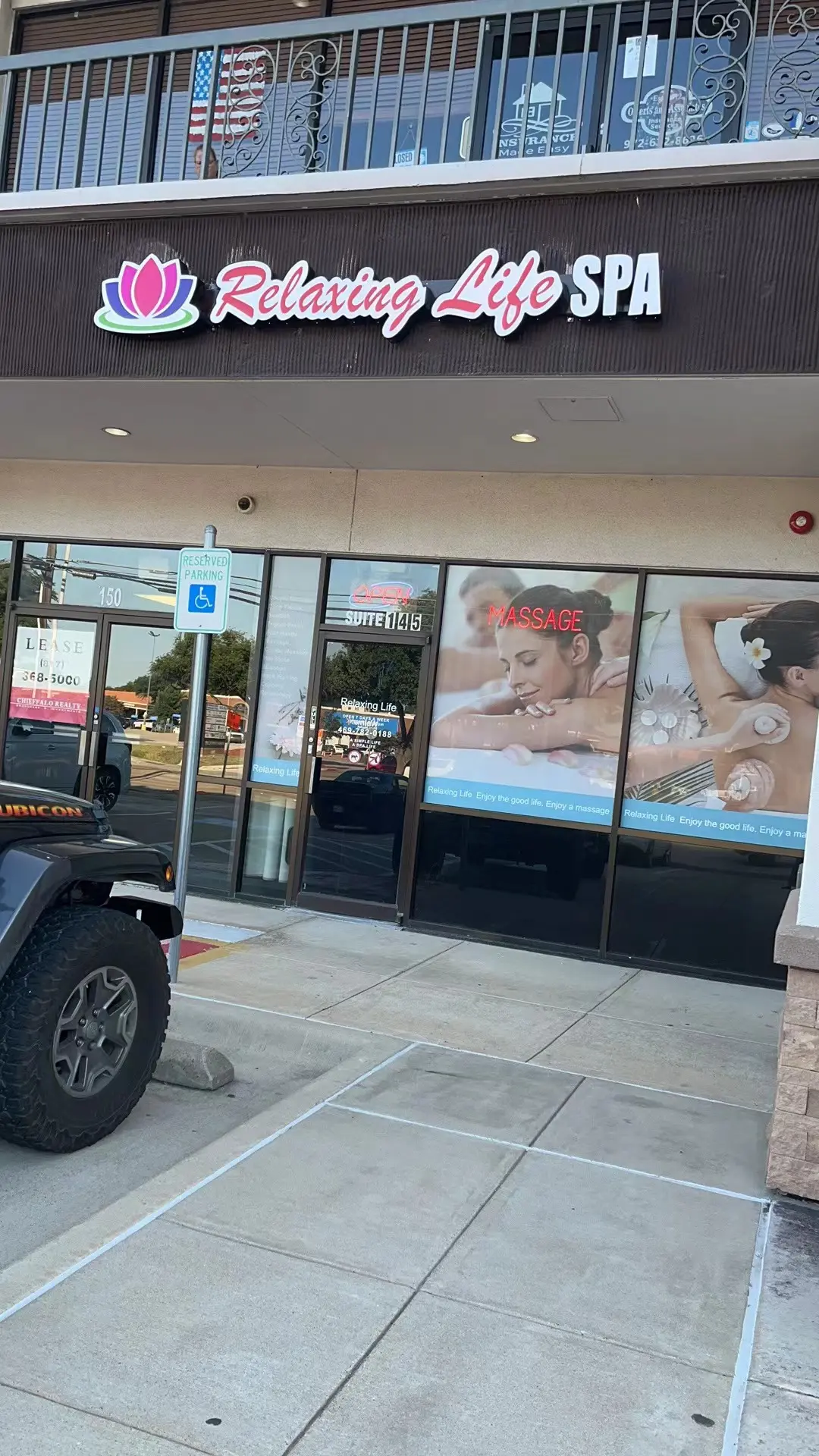 Relaxing life Massage