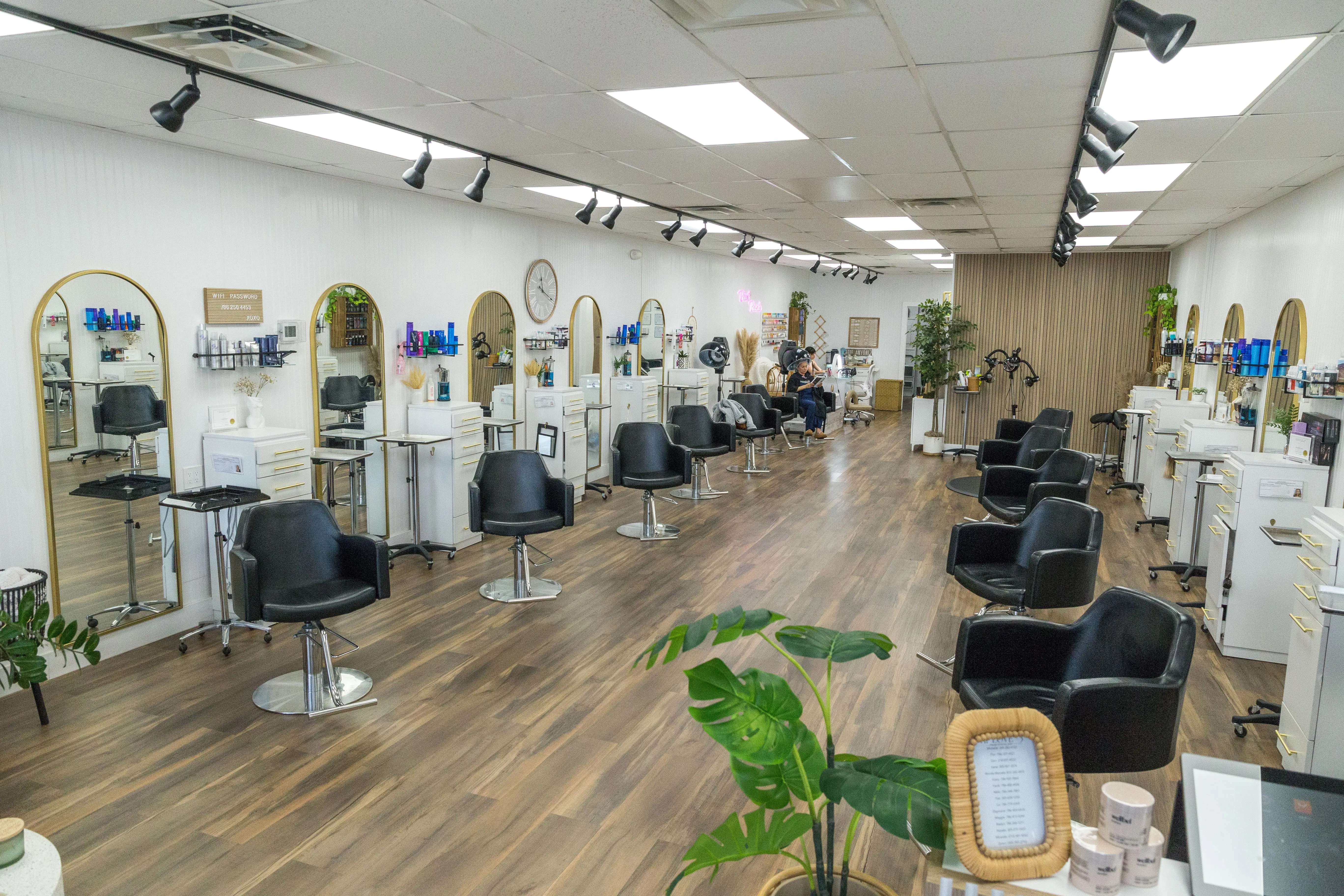 Blunt Blonde Salon