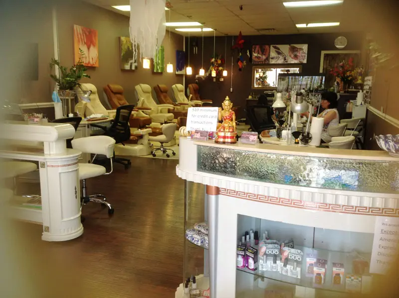 LG Nail Spa
