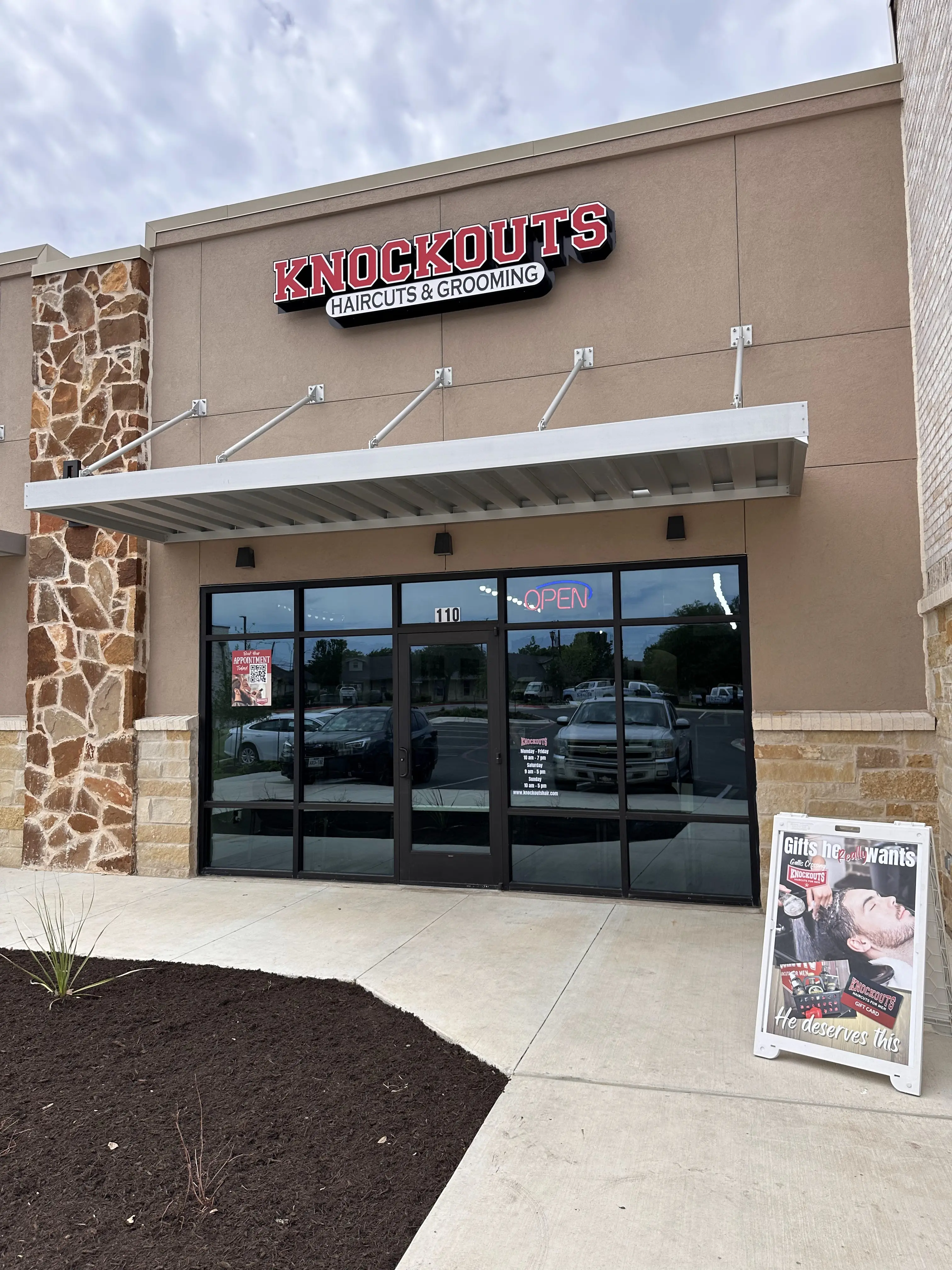 Knockouts Haircuts & Grooming Palm Valley RR