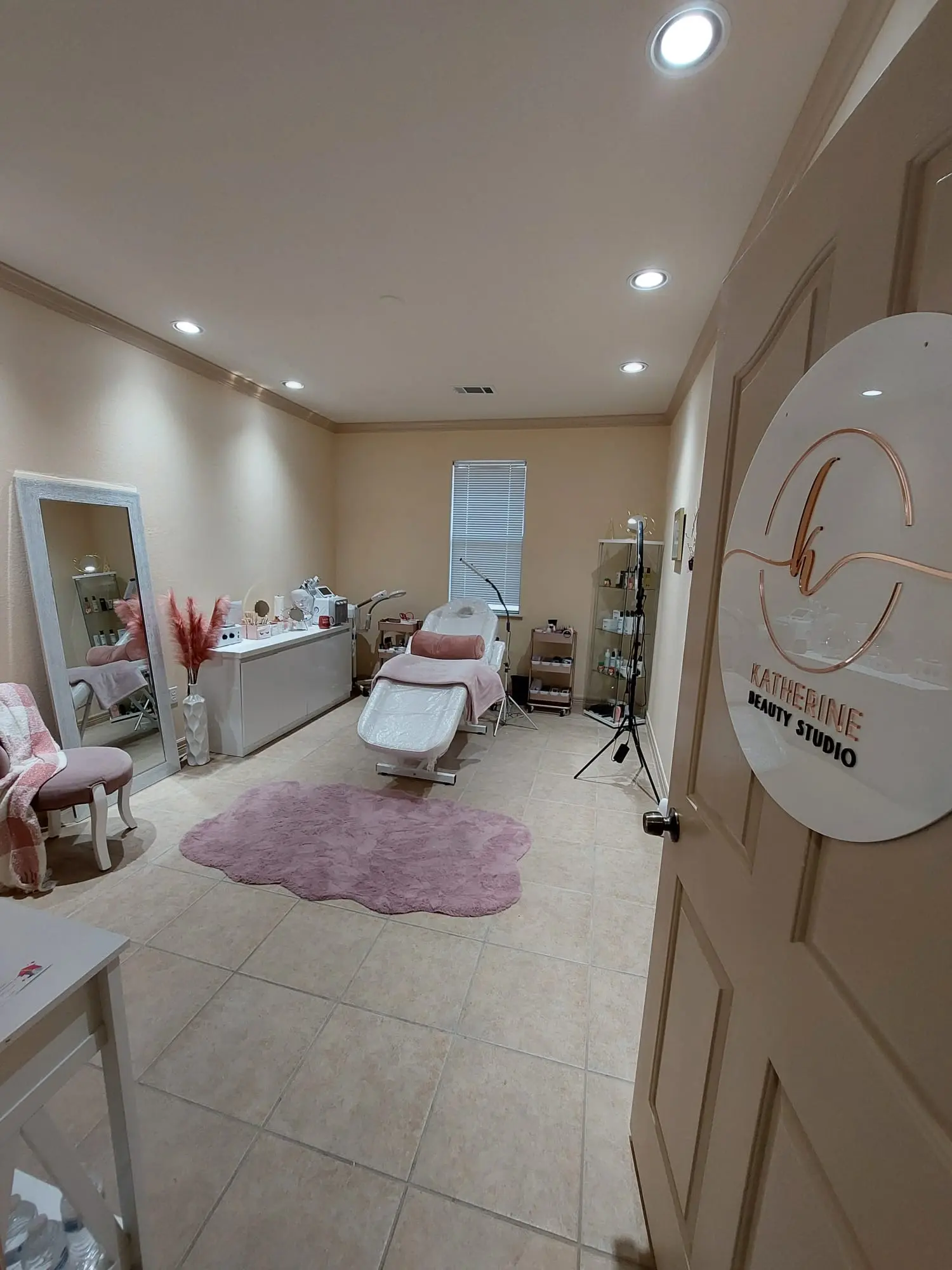 KATHERINE BEAUTY STUDIO