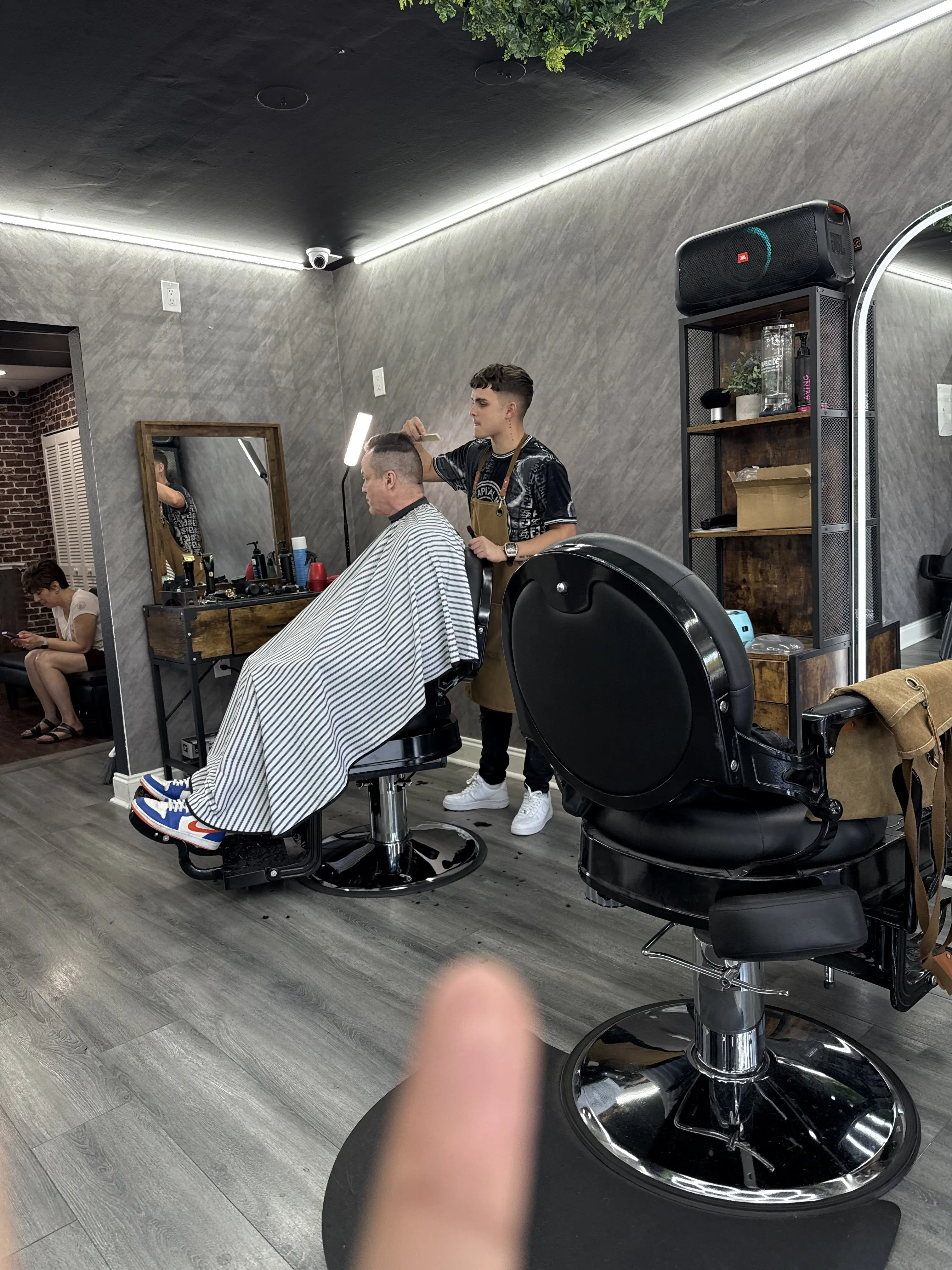 Gentleman’s Grove Barbershop