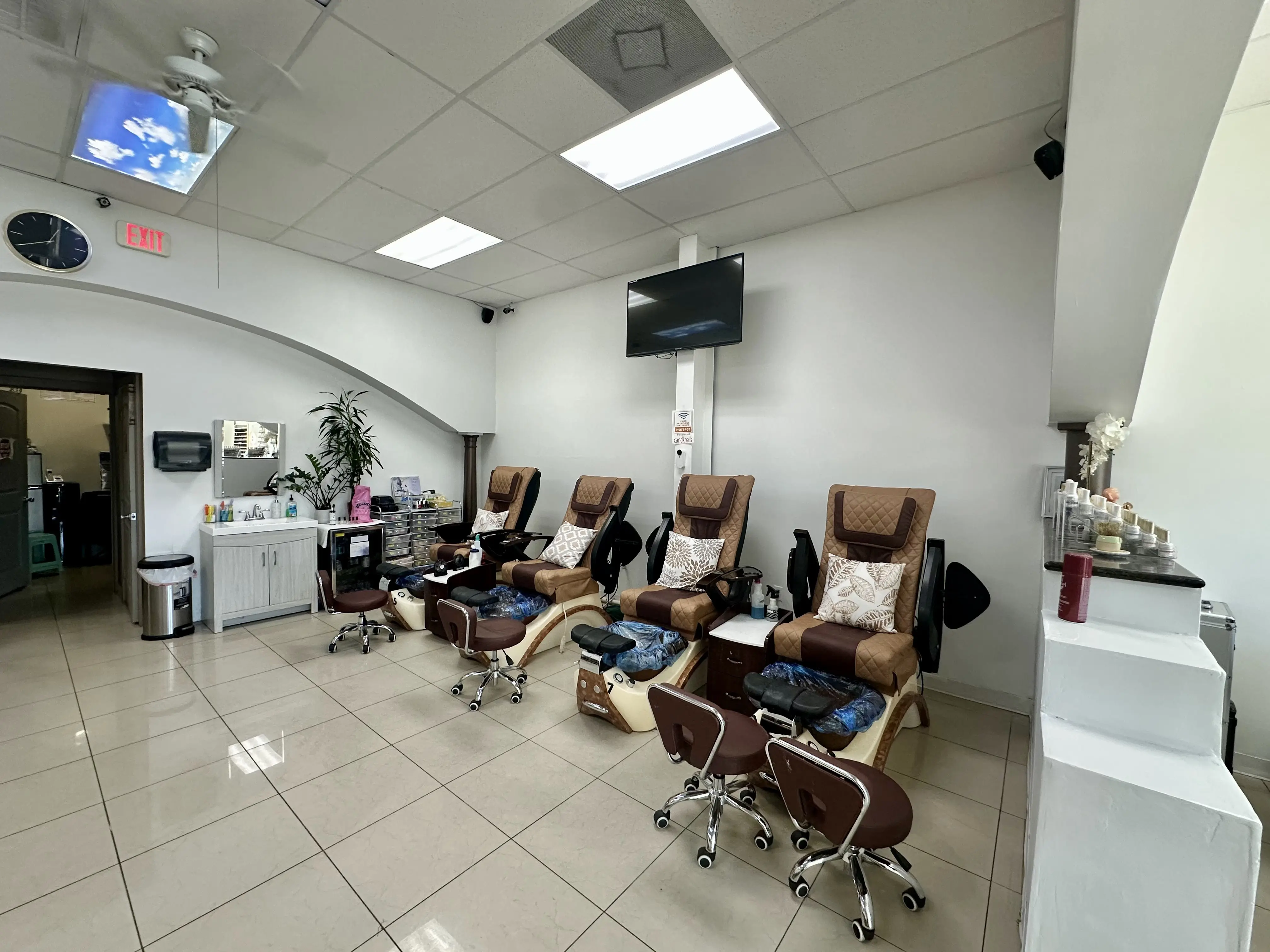 JY Nails & Spa