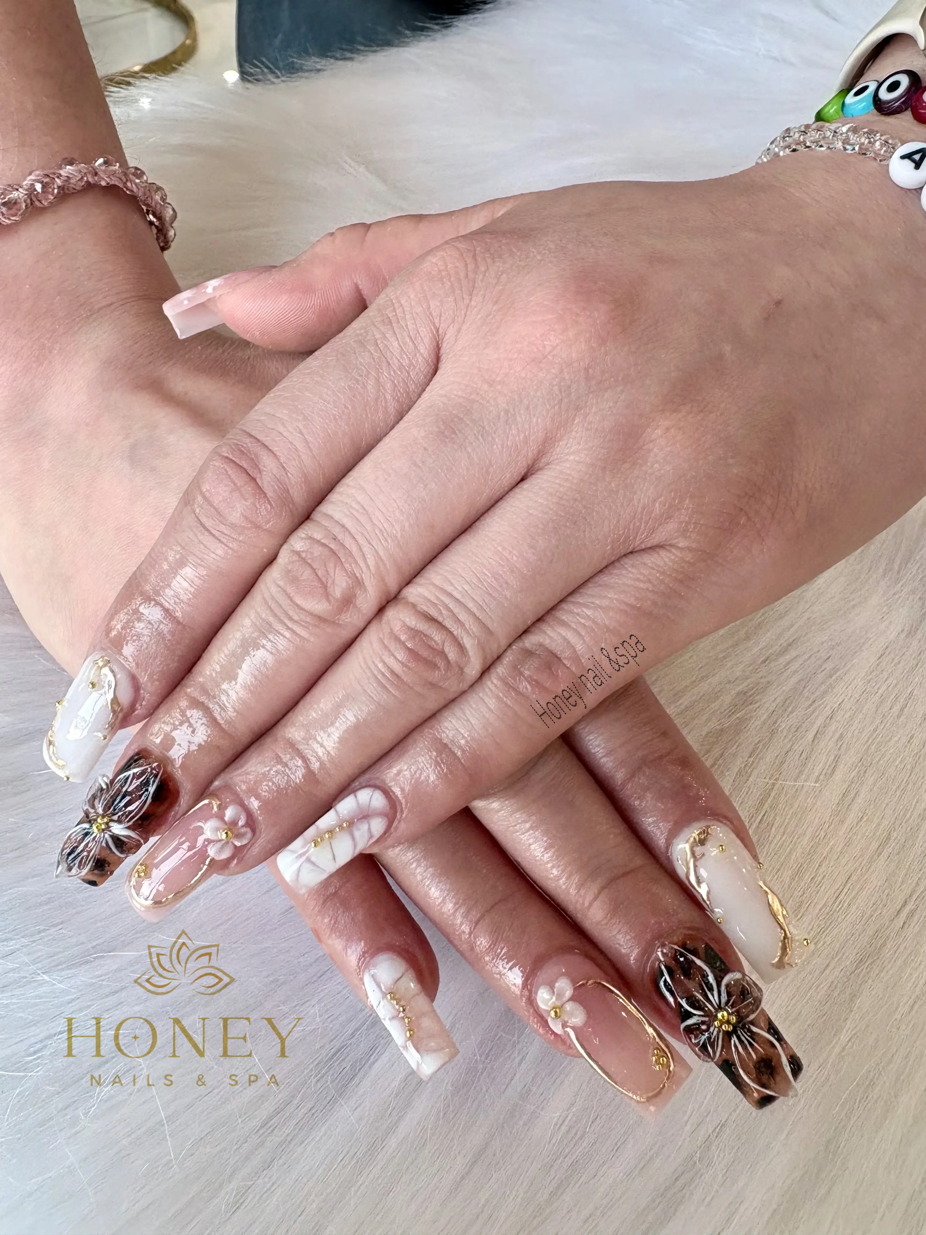 Honey nails