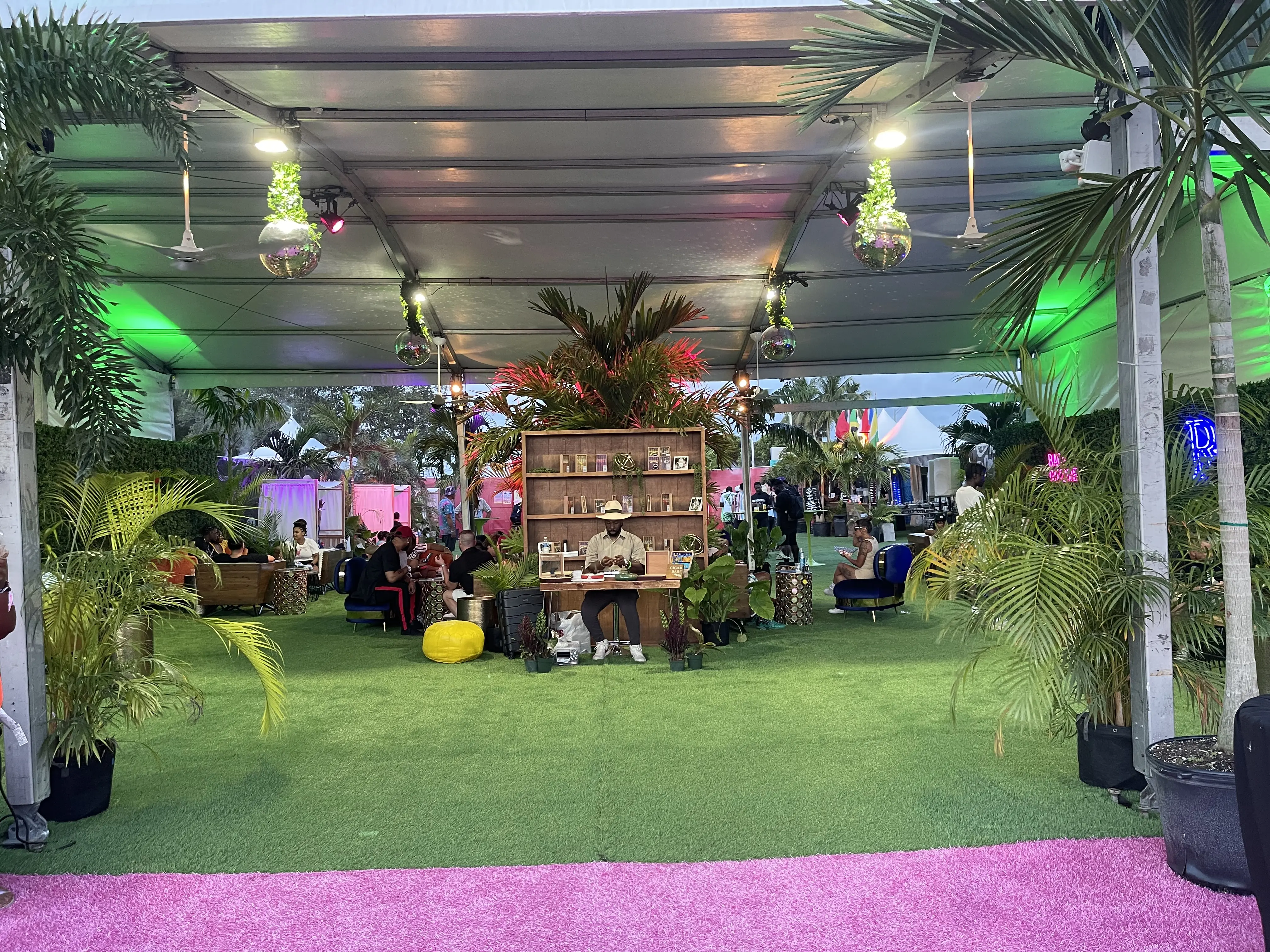Live Cigar Roller Miami | Cigar Stud Events