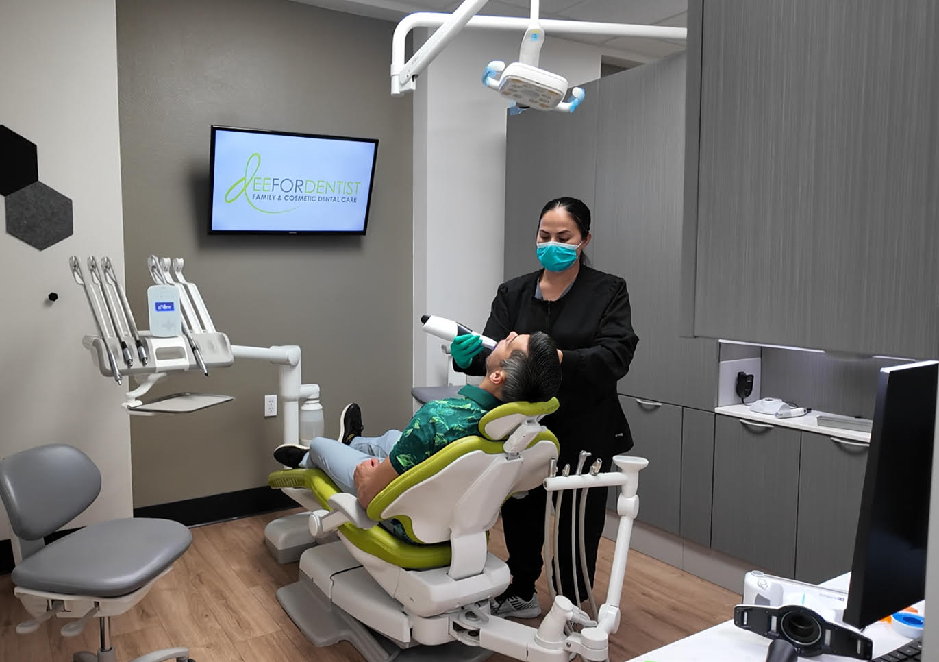 Dee for Dentist