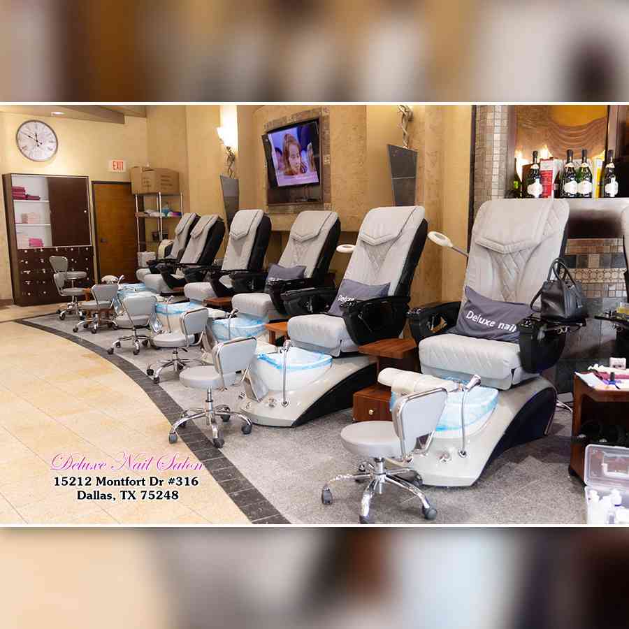 Deluxe Nail Salon