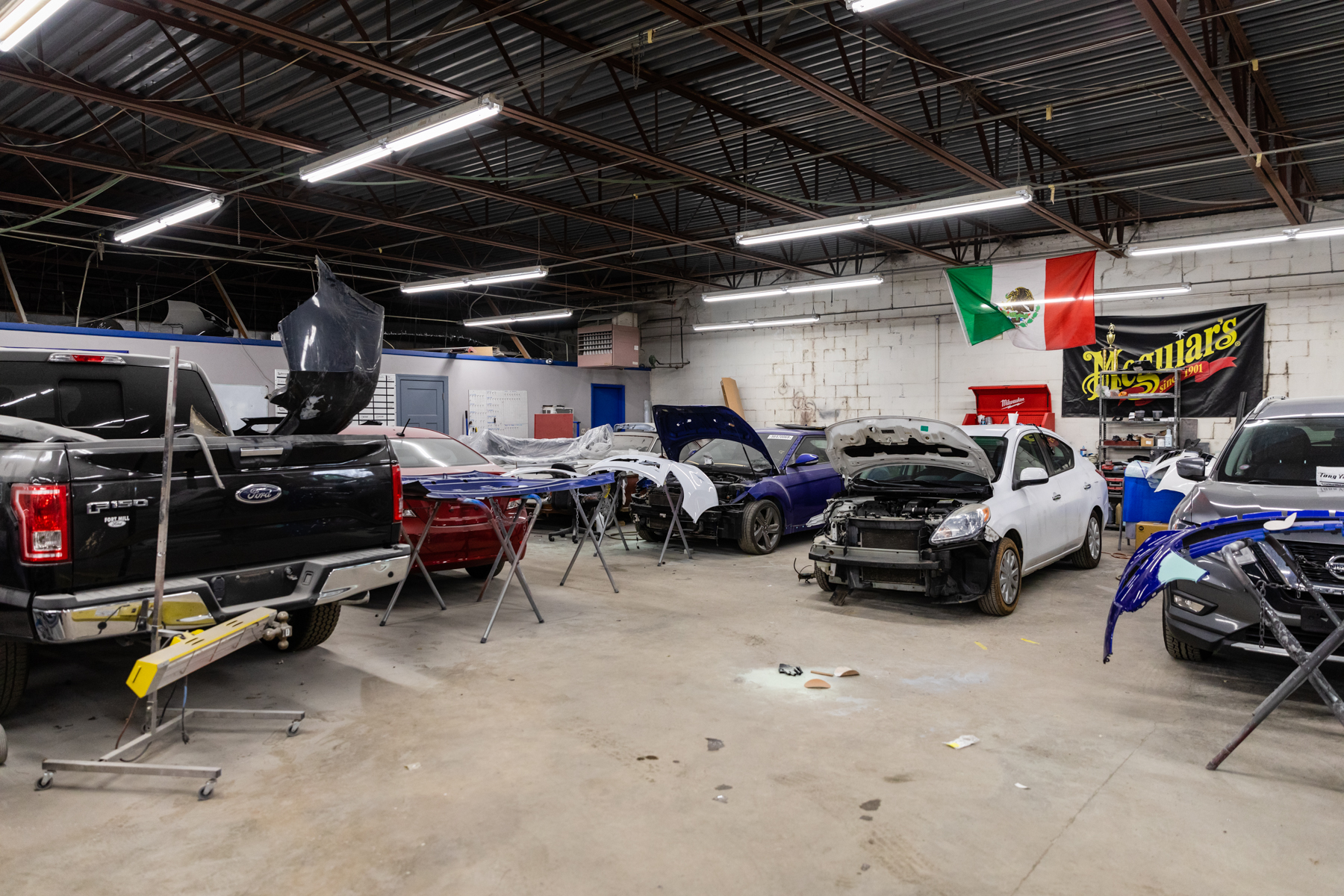 Deluxe Paint & Body Works