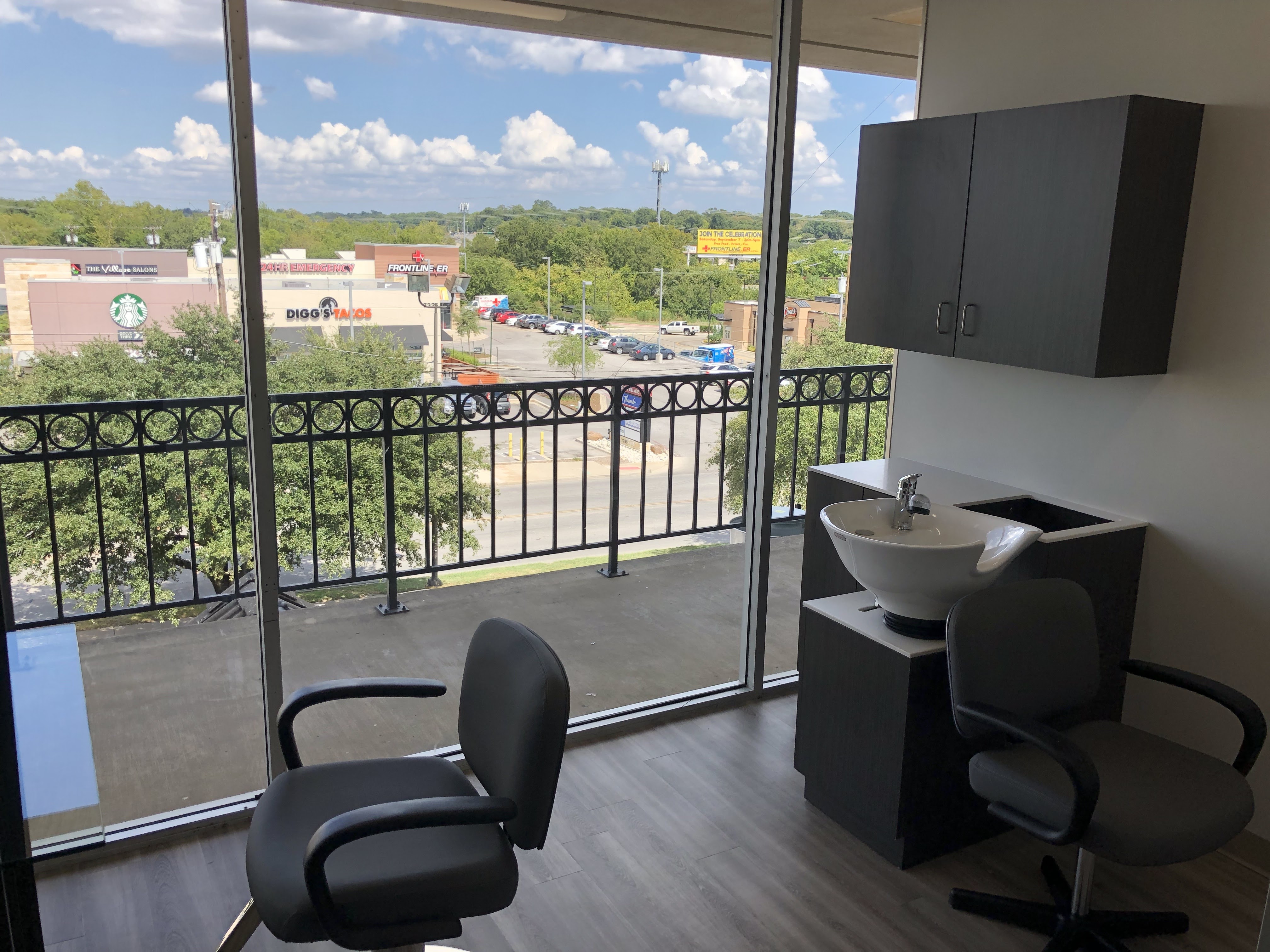Ovation Salon Suites Lakewood