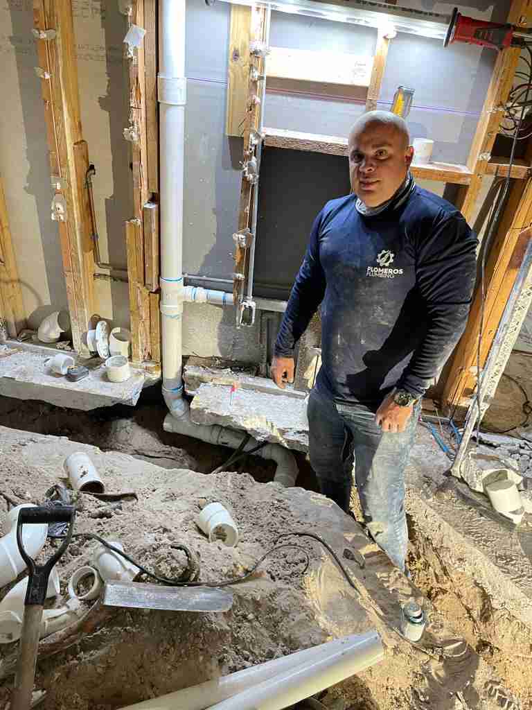 Plomeros Plumbing