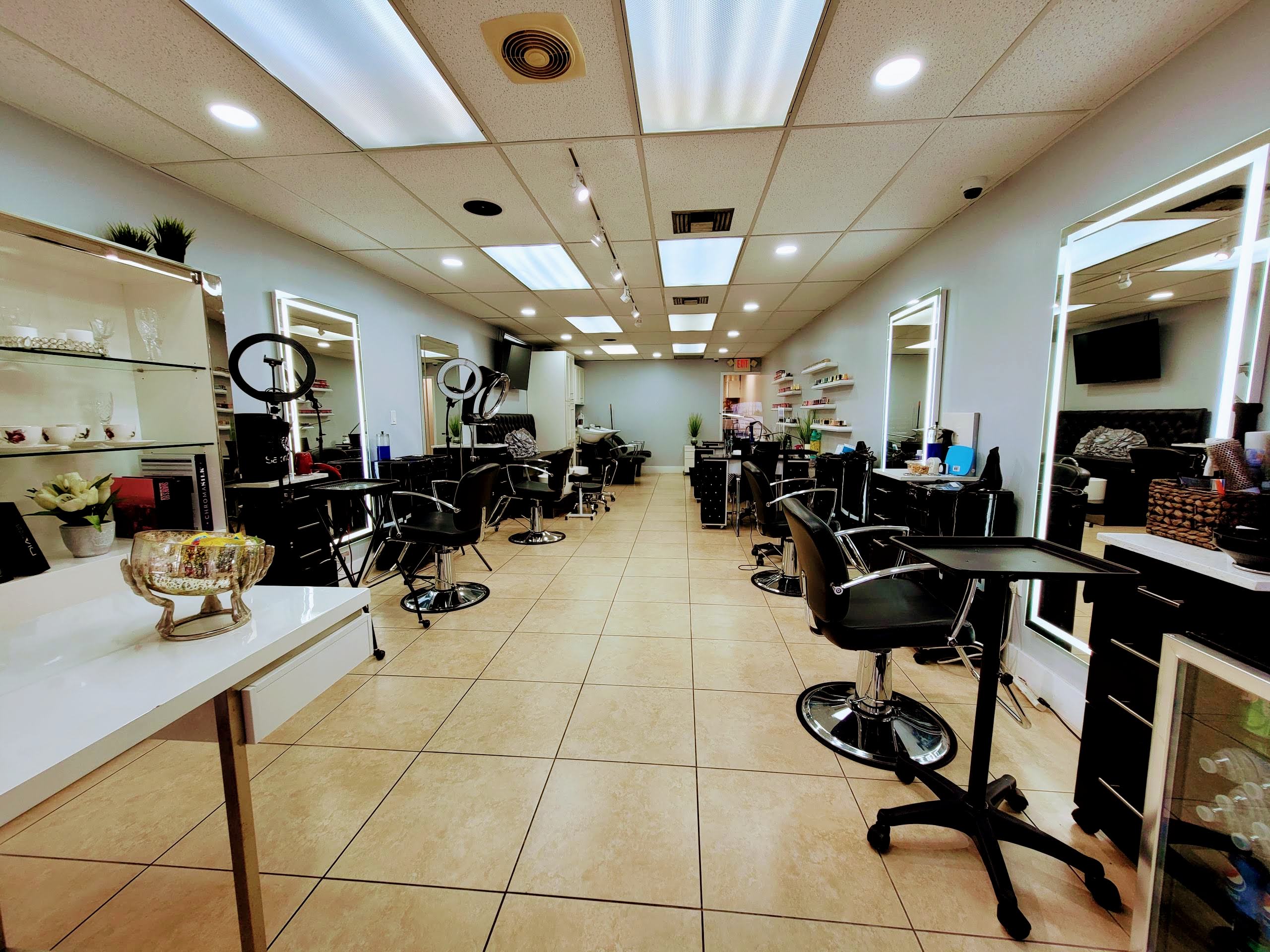 The Mirror of Beauty Salon