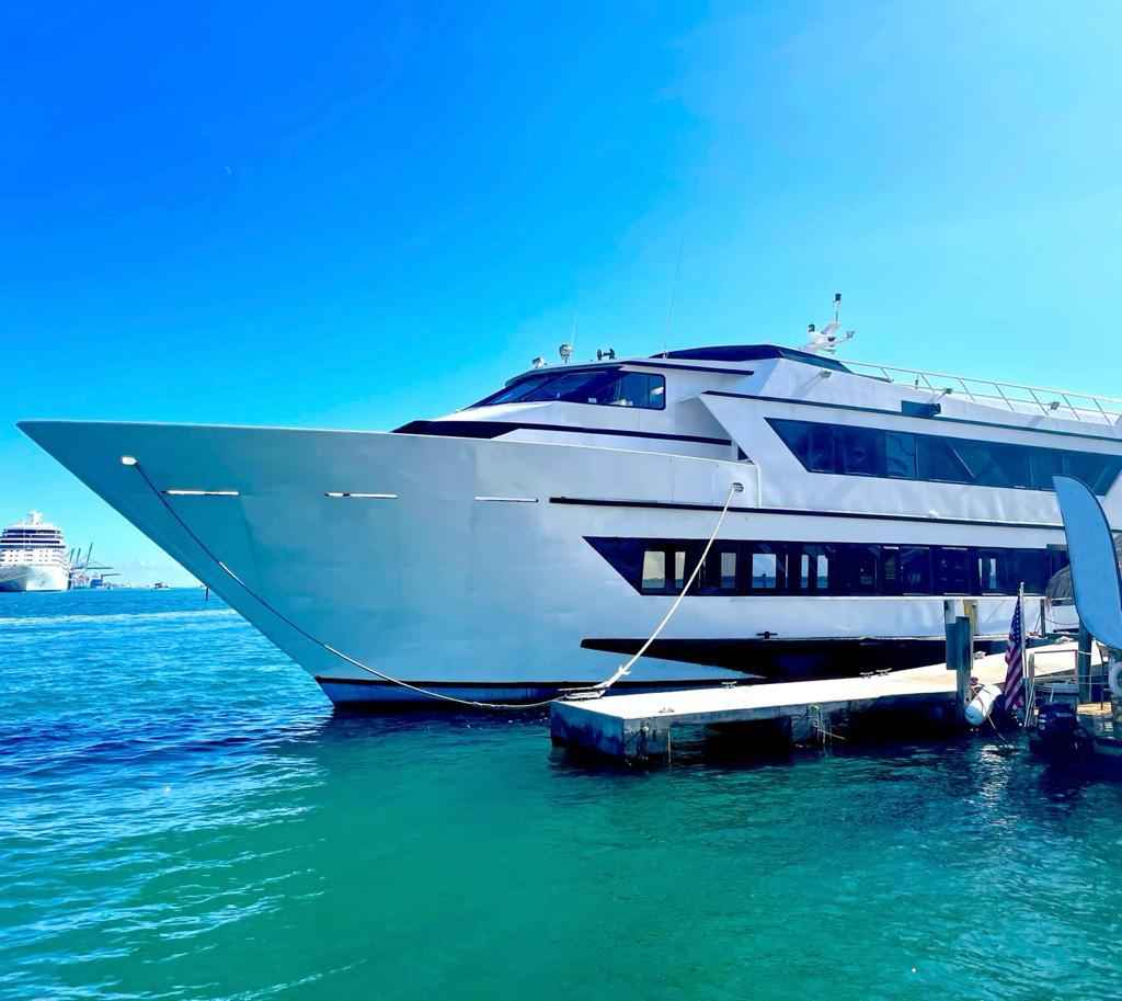 YACHT PARTY
