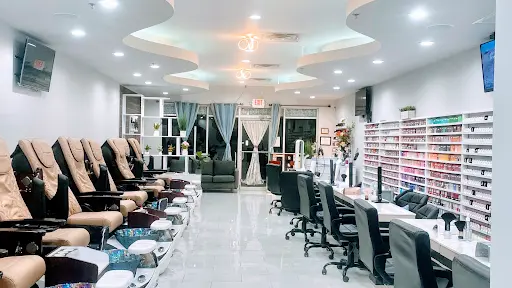 T Nails & Spa