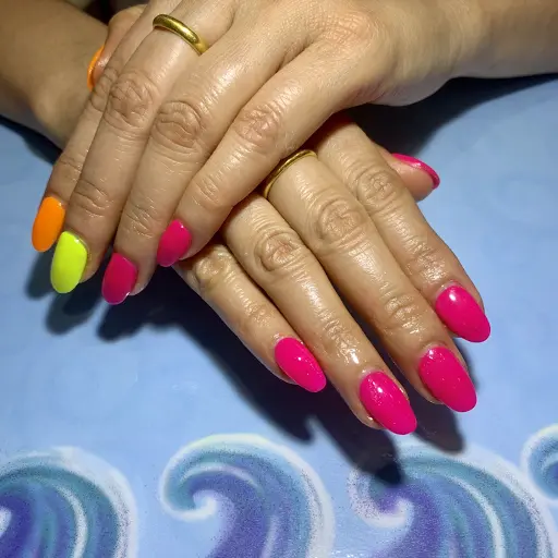 DAZZLE NAILS SPA