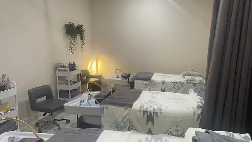 Glow Nails Beauty Bar + Lounge