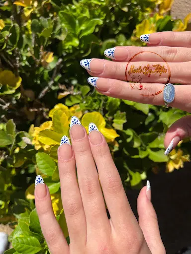 Hooky nails